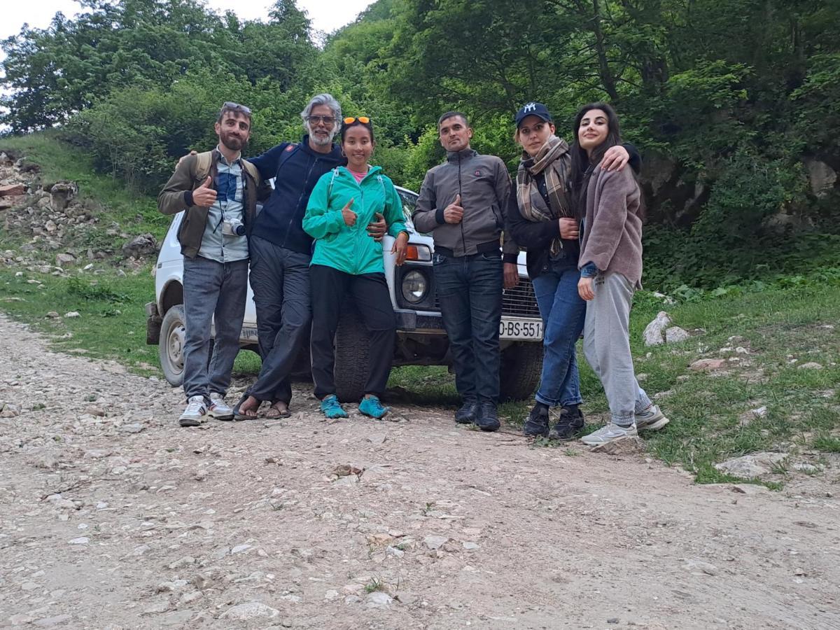 Xinaliq Khinalig Izzet'S Riverside Home Stay מראה חיצוני תמונה
