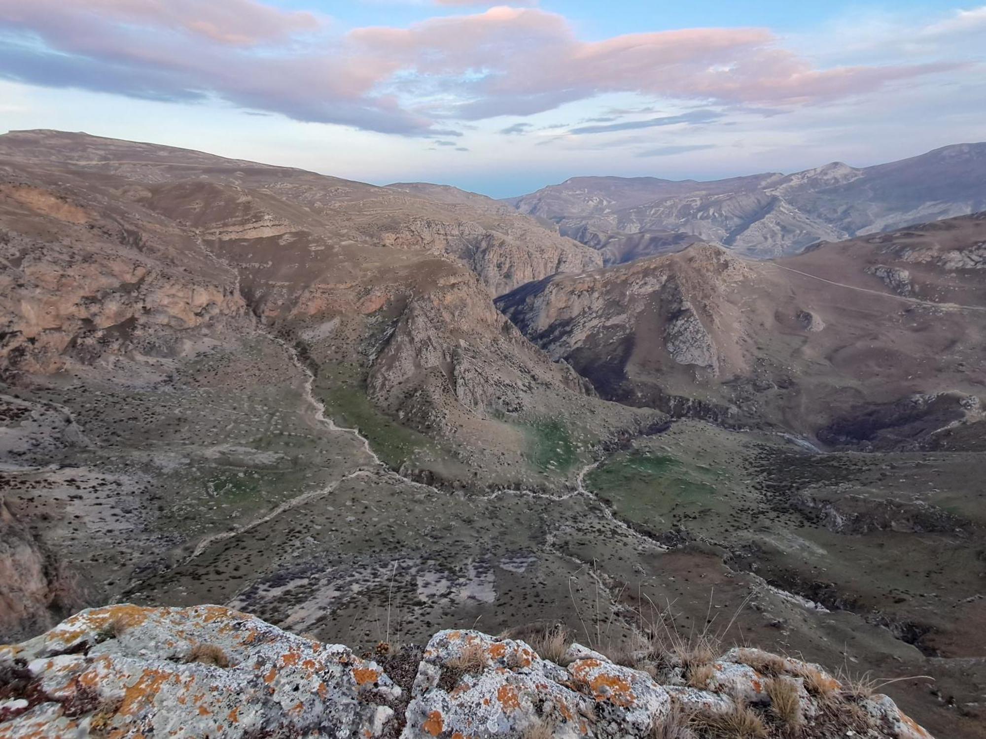 Xinaliq Khinalig Izzet'S Riverside Home Stay מראה חיצוני תמונה