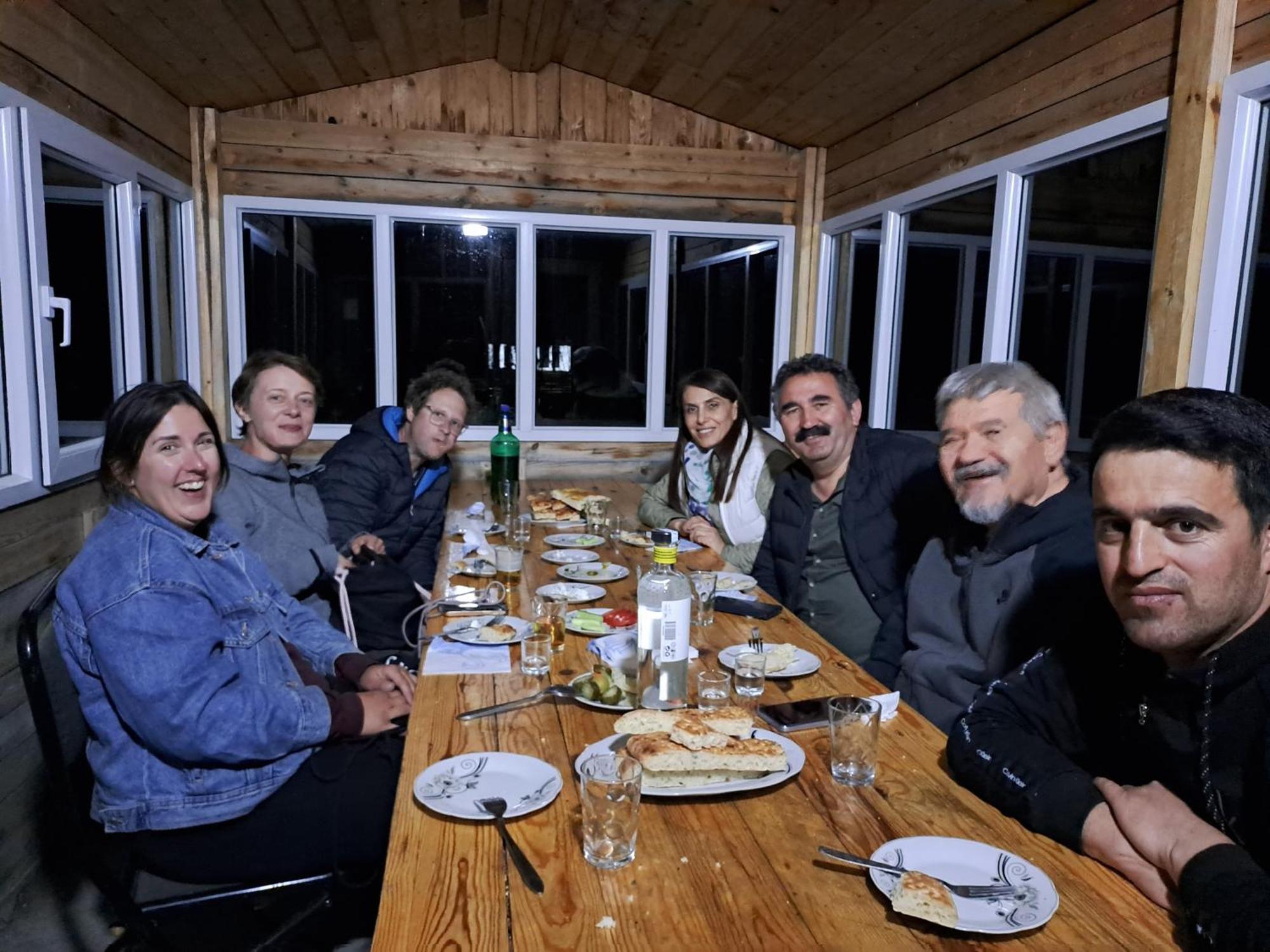 Xinaliq Khinalig Izzet'S Riverside Home Stay מראה חיצוני תמונה