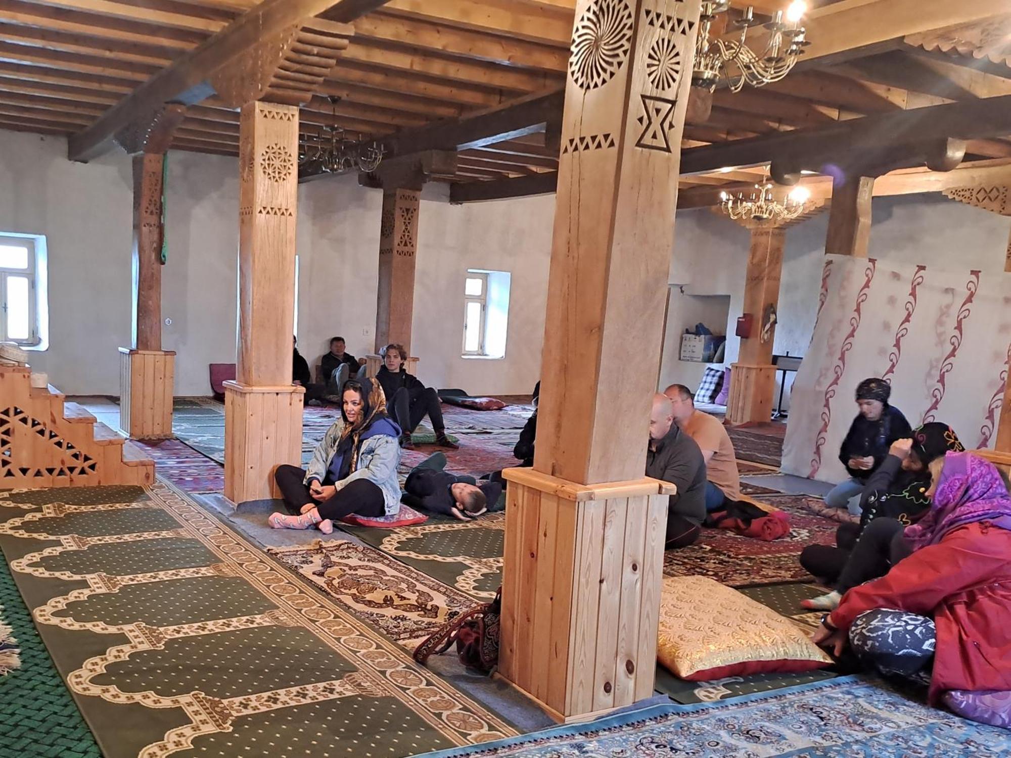 Xinaliq Khinalig Izzet'S Riverside Home Stay מראה חיצוני תמונה