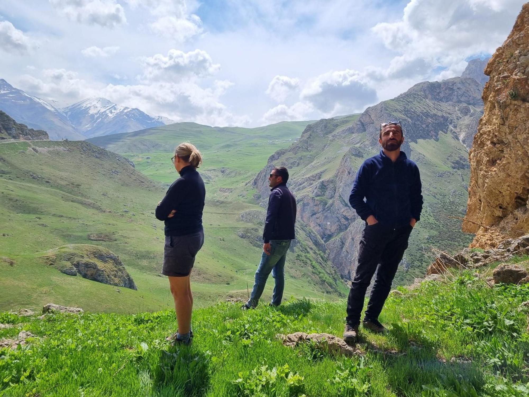 Xinaliq Khinalig Izzet'S Riverside Home Stay מראה חיצוני תמונה